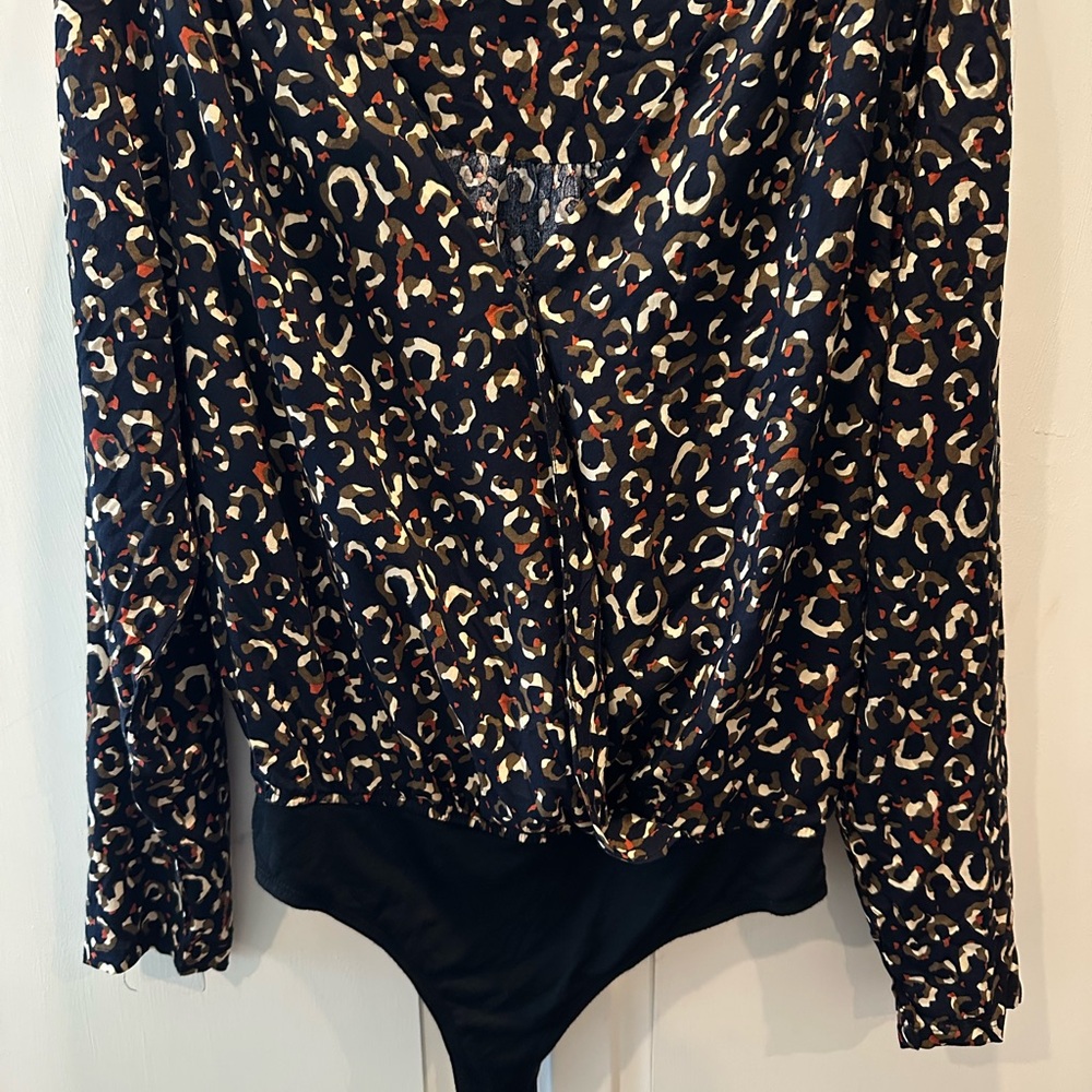 NWOT Fitted Long Sleeve Patterned Bodysuit